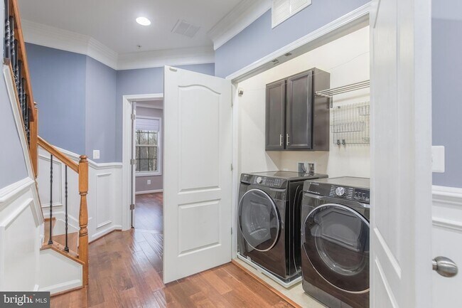 Building Photo - 704 Quayside Ct