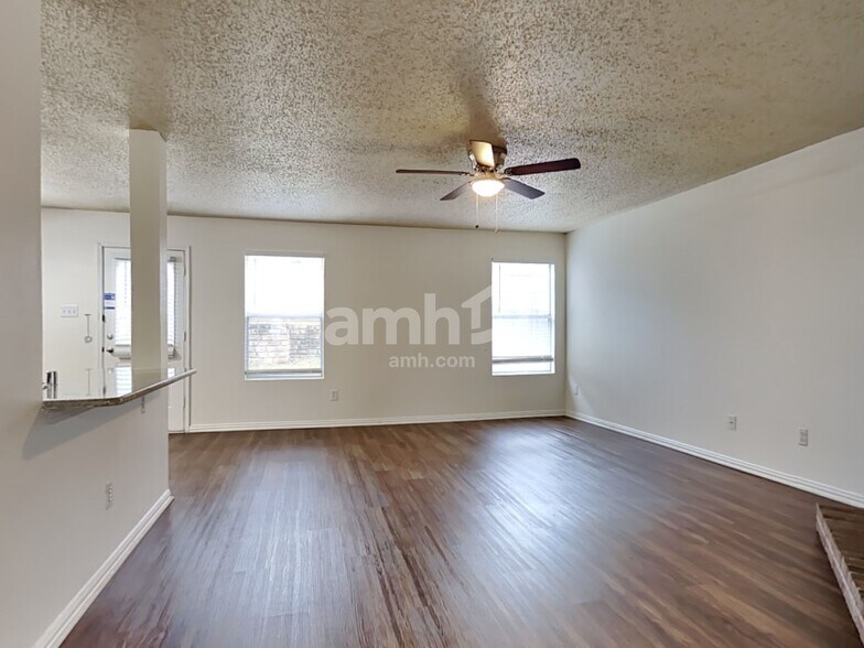 Building Photo - 5205 Bedfordshire Dr