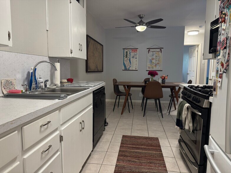 Kitchen/dining - 3312 S Oak Dr