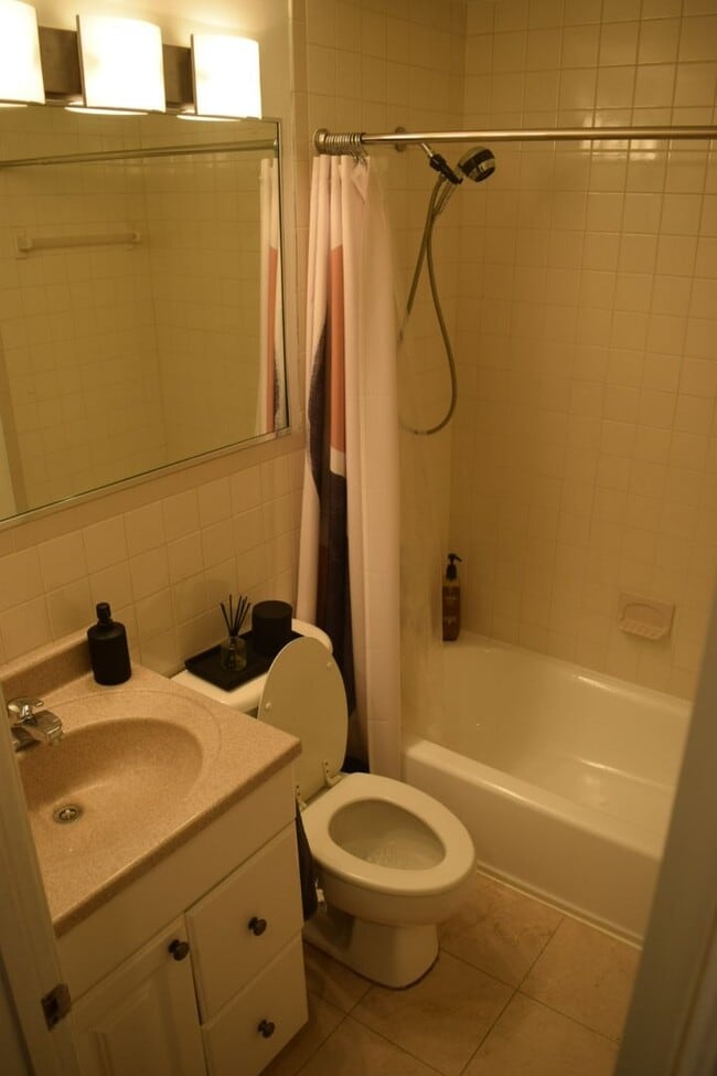 Building Photo - Spacious 2br/2ba + garage parking (U Stree...