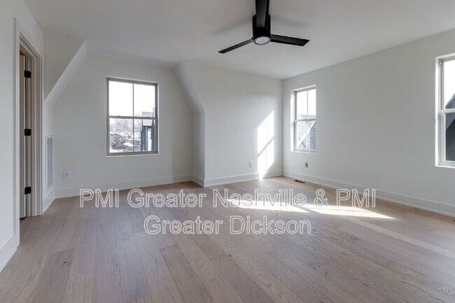 Building Photo - 539 Midnight Way