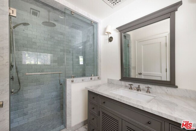 Building Photo - 1214 Coldwater Canyon Dr