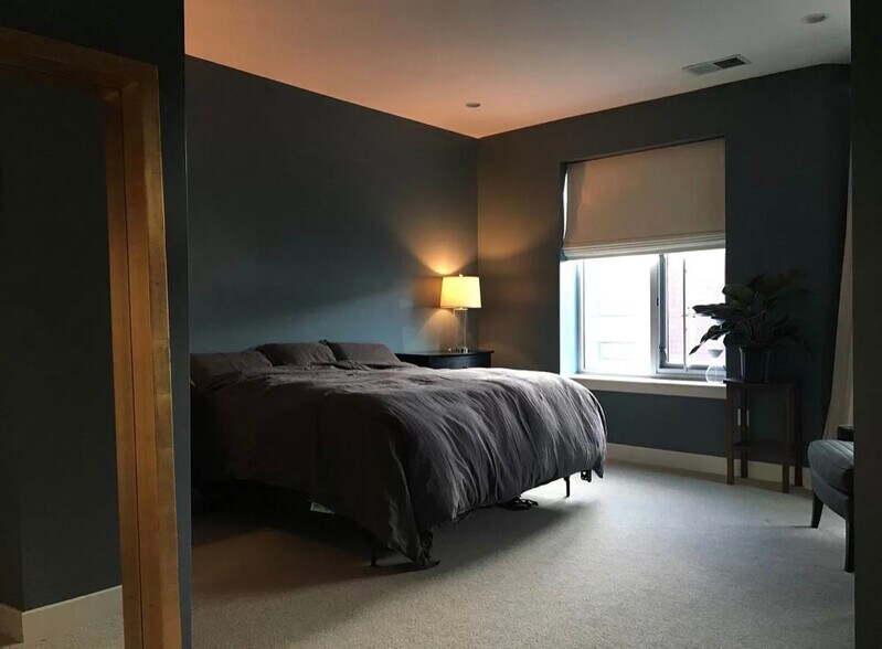 Building Photo - 324 E Main St