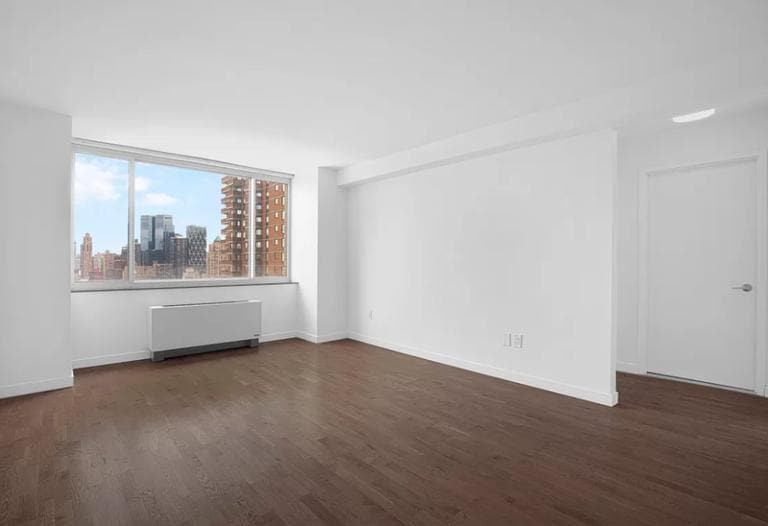 Building Photo - 420 W 42nd St