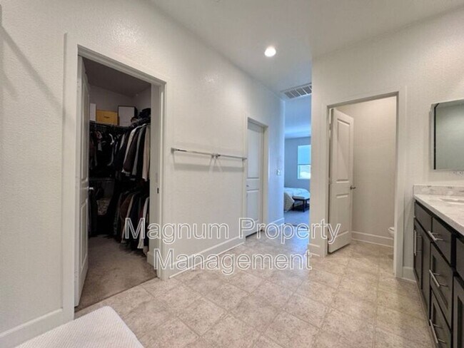 Building Photo - 38572 Rosegate Pl