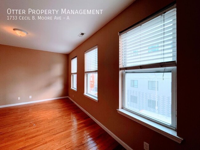 Building Photo - Spacious 3B/2.5BA with Modern Comforts – C...