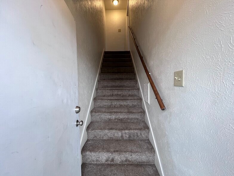 Building Photo - 610 Short St