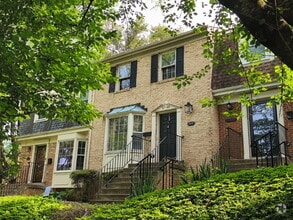 Building Photo - McLean Park Haven: Serene Living in a Tran...