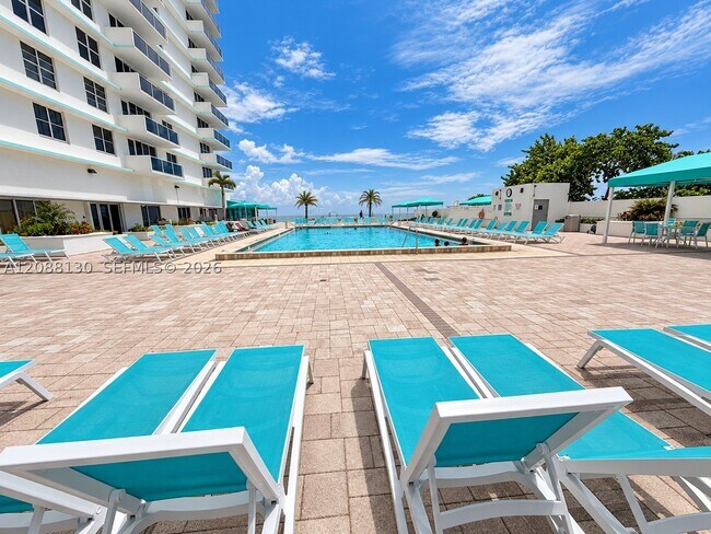 Building Photo - 3725 S Ocean Dr