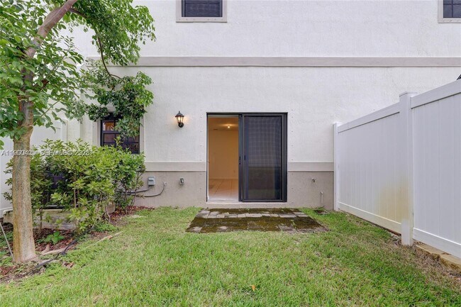 Building Photo - 1170 SW 7th Ct