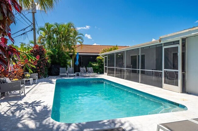 Building Photo - 4804 NE 21st Ave