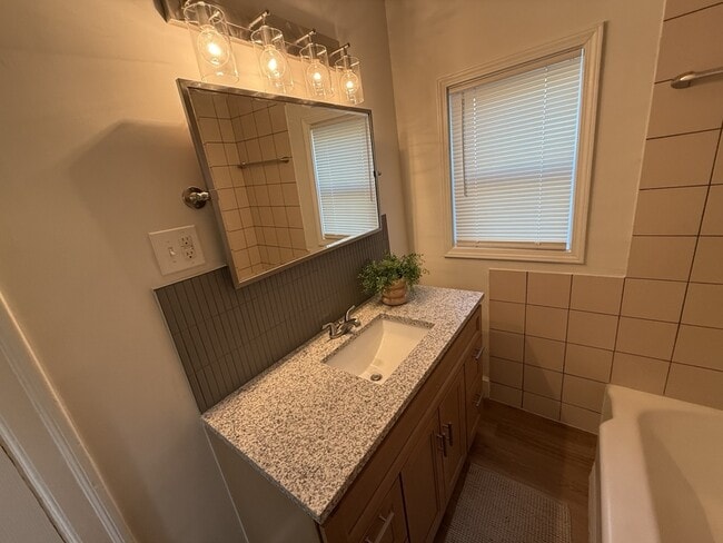 Building Photo - 3739 Rhea Ave