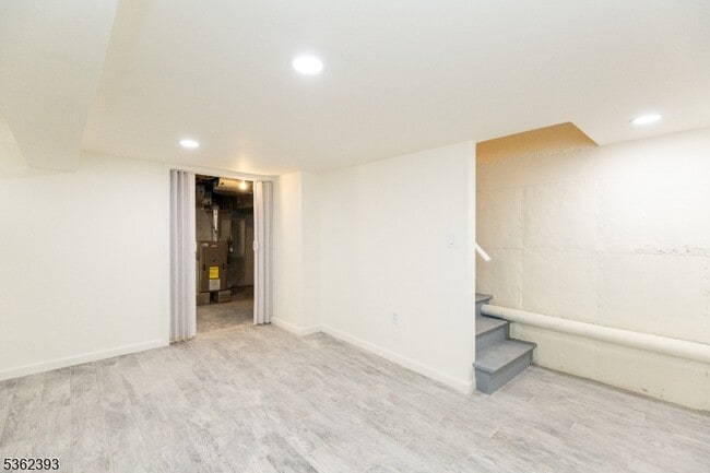 Building Photo - 78 Koyen St