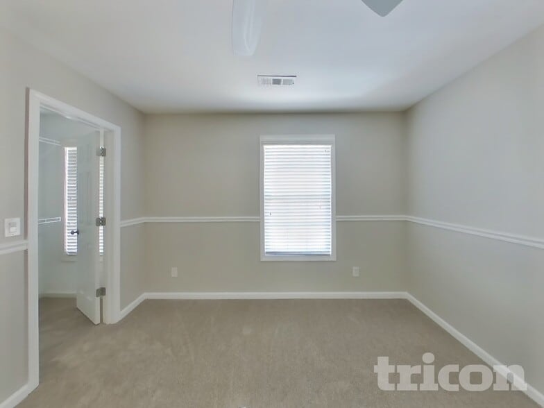 Building Photo - 341 Revolution Dr