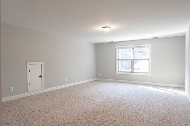 Building Photo - 100 Wiregrass Ln