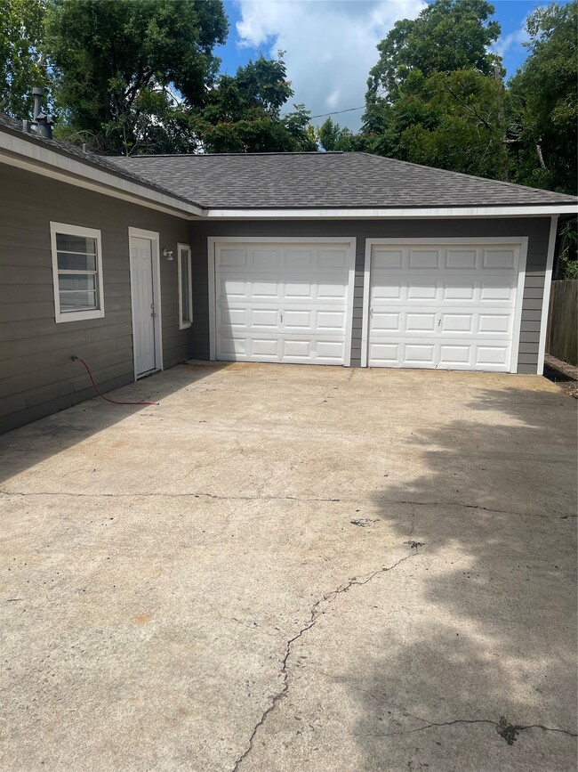 Building Photo - 2629 N Camp Cir