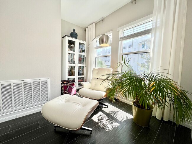 Building Photo - 5120 Bridge St