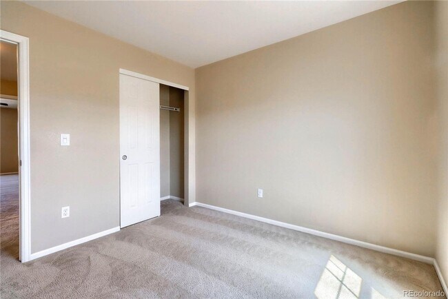 Building Photo - Gorgeous 4 bedroom in the highly sought af...
