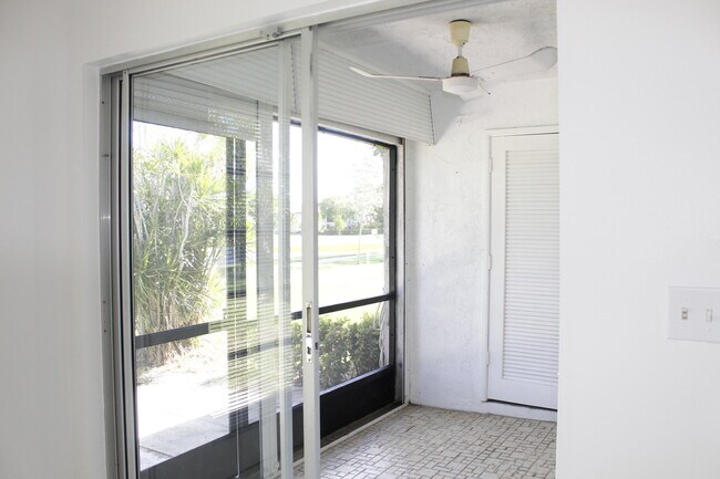 Building Photo - 5620 Queen Palm Ct