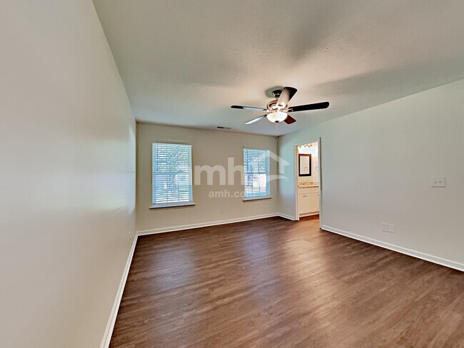 Building Photo - 817 Laramie Ct