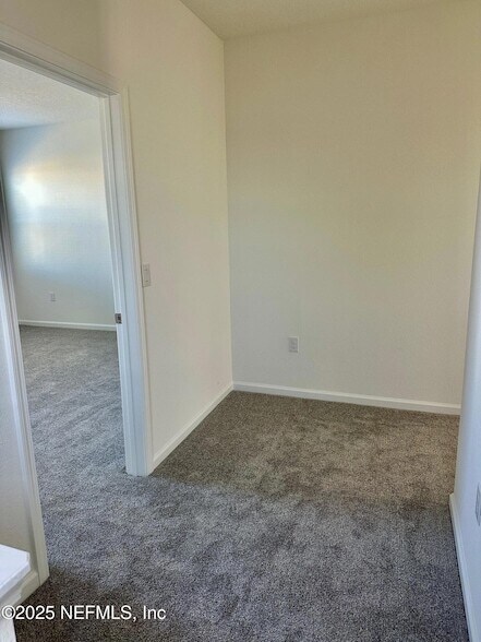 Building Photo - 181 Brandon Lks Dr