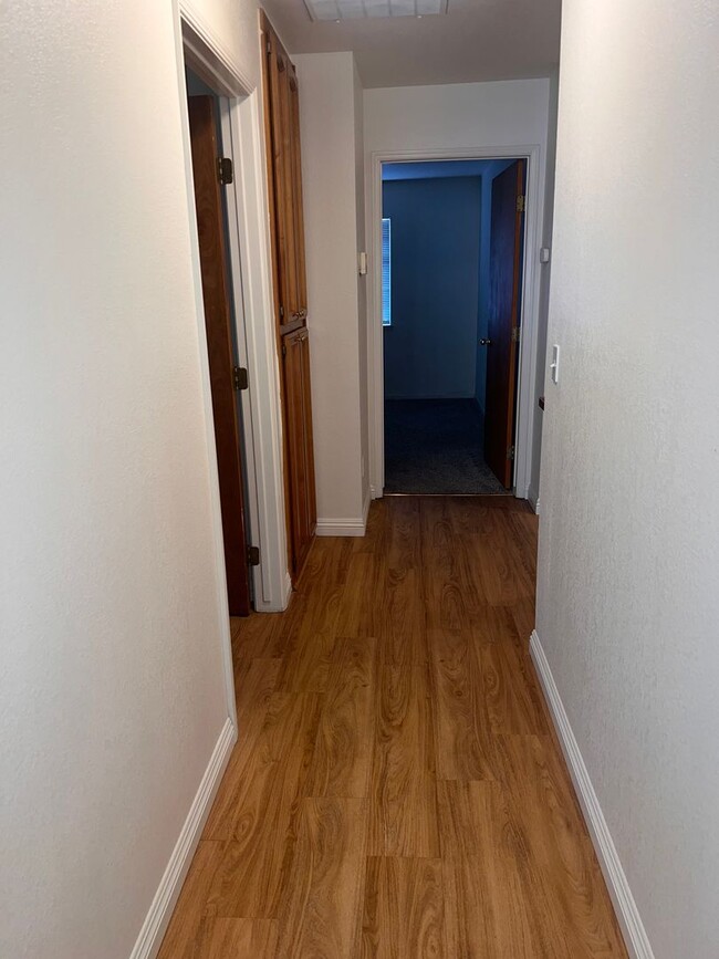 Building Photo - 3829