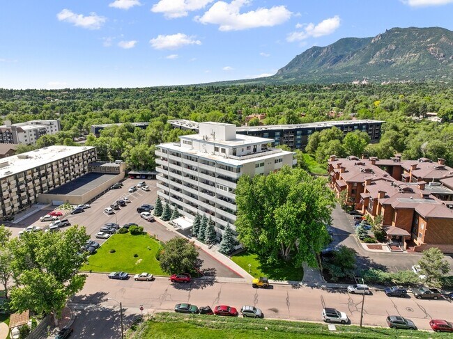 Building Photo - 777 Saturn Dr