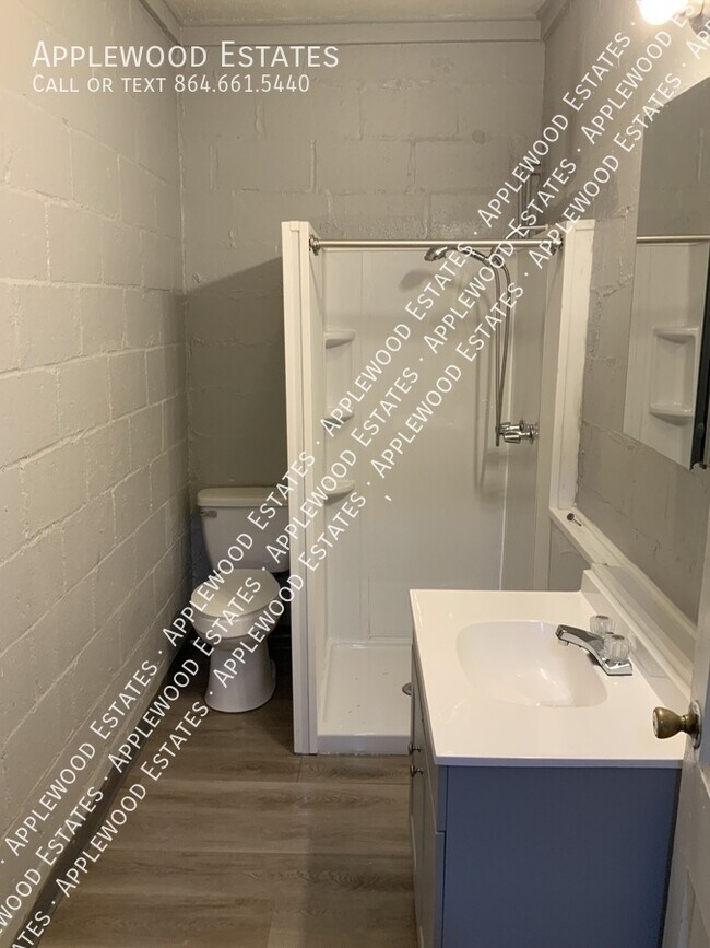 Building Photo - 131 E Main St