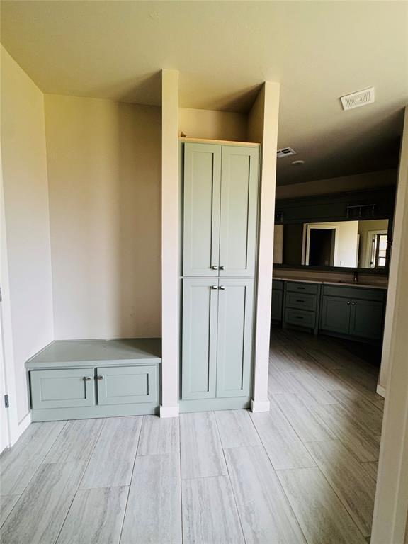 Building Photo - 1421 Hickory Trl