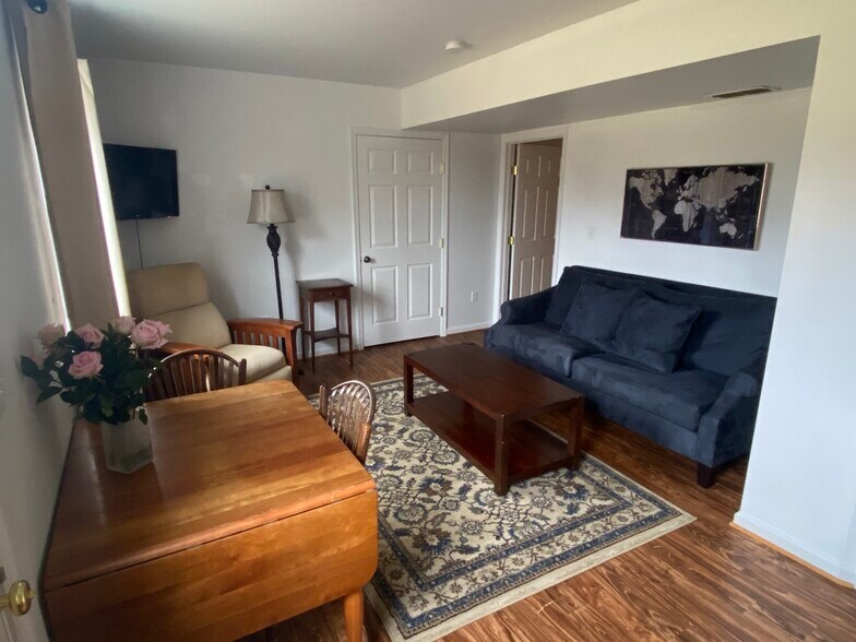 Primary Photo - 162 Stephens Loop