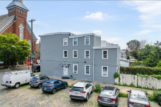 Building Photo - 2150 E Cumberland St