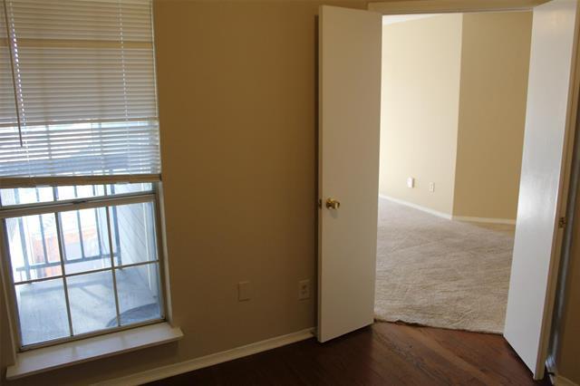 Building Photo - 18333 Roehampton Dr