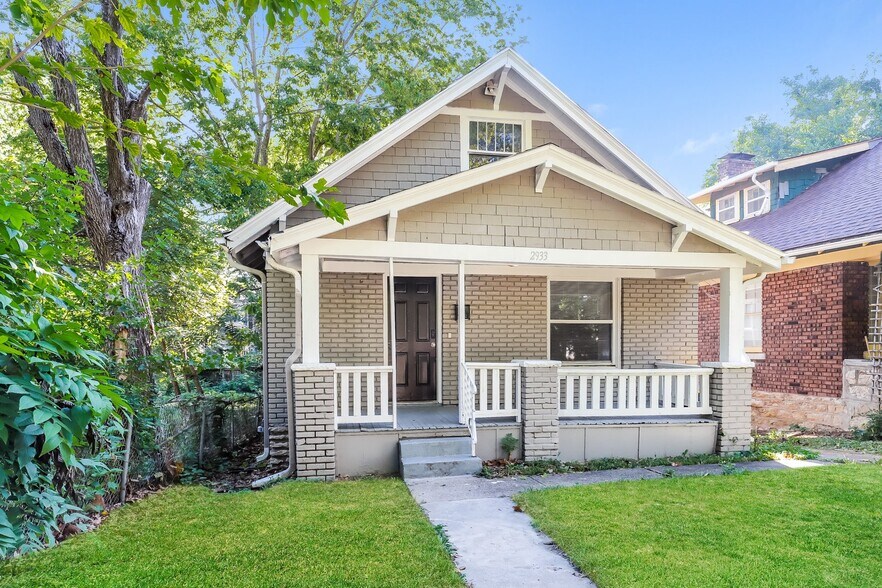 Building Photo - 2933 Park Ave