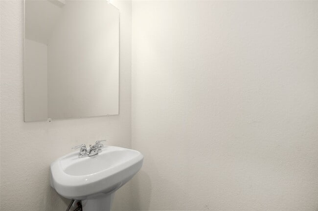 Building Photo - 7810 Pink Dahlia Dr