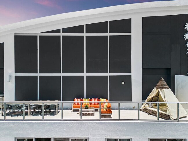 Building Photo - 4010 S Ocean Dr