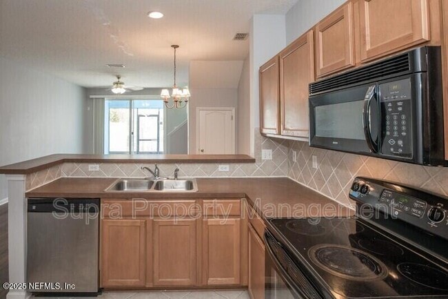 Building Photo - 6092 Bartram Village Dr