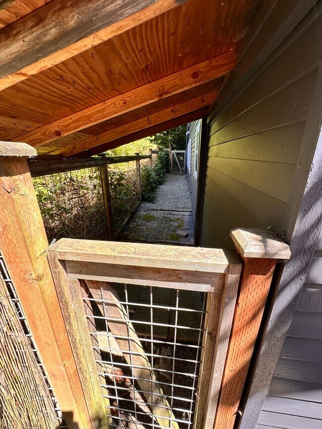 Building Photo - Charming West Seattle Home with Views of P...