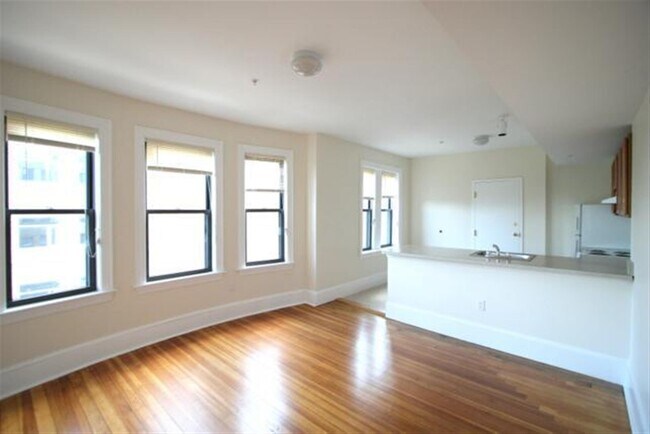 Building Photo - 881 Massachusetts Ave