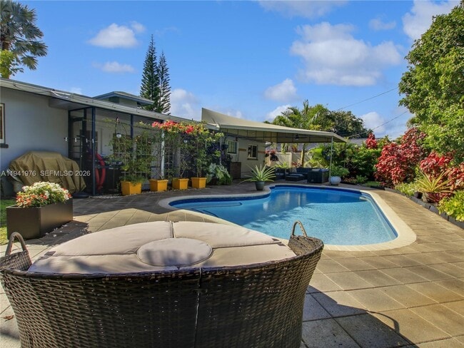 Building Photo - 1561 NE 47th St