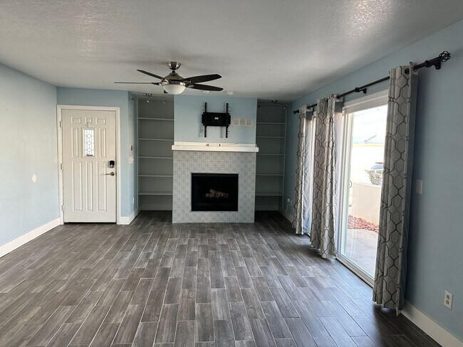Building Photo - Beautiful 2-bedroom, 2-bathroom condo alon...