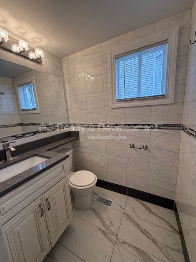 Building Photo - 1540 Beverly Cir W