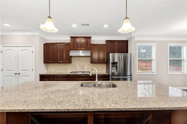 Building Photo - 4930 Alexandria Ave