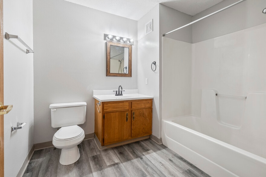 Building Photo - Rolling Meadows