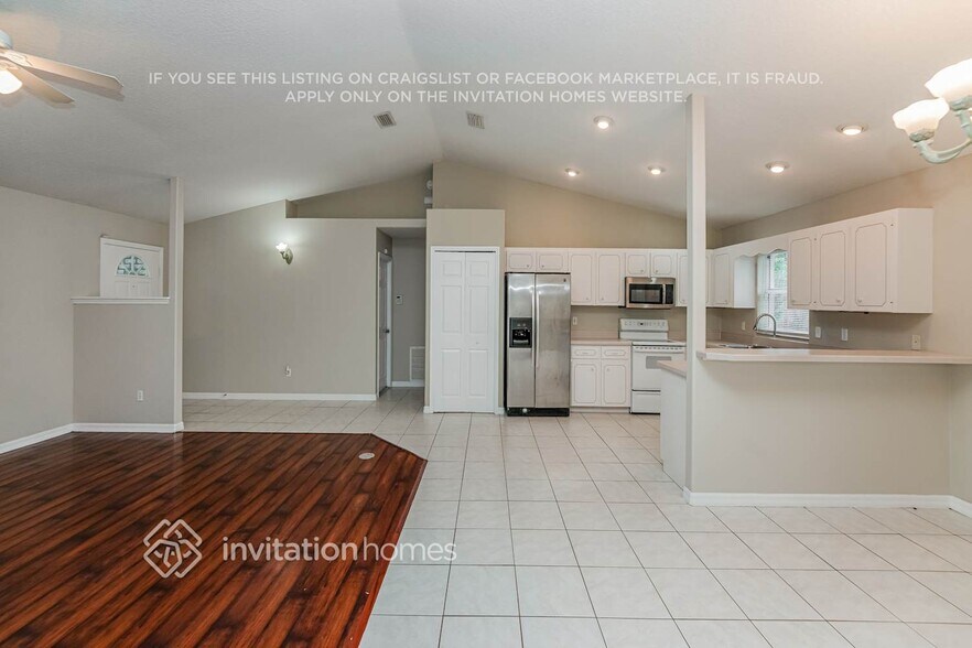 Building Photo - 3104 Pine Tree Dr