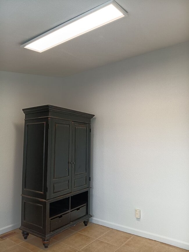 Building Photo - Country Living In The Independence Area Is...