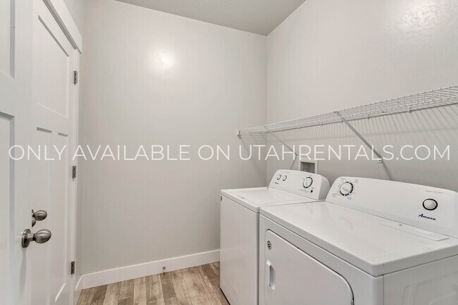 Building Photo - 627 N Sun Peak Dr