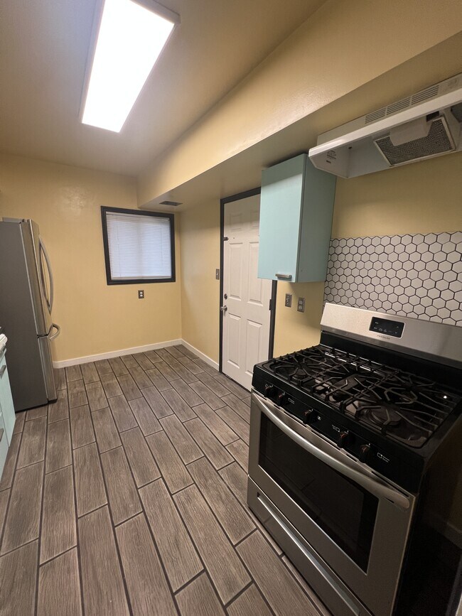 Building Photo - 2217 Madera Rd