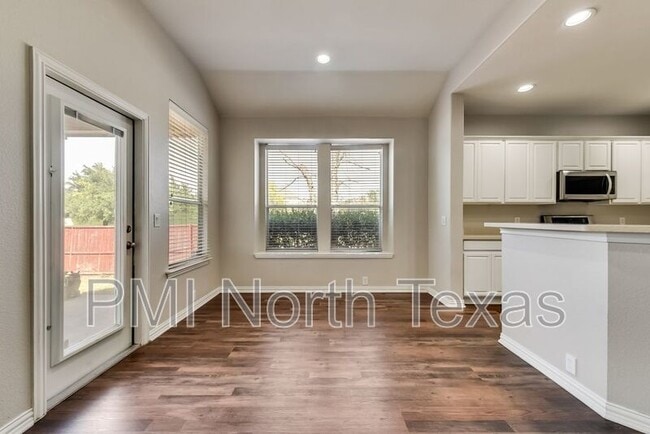 Building Photo - 1325 Mockingbird Dr