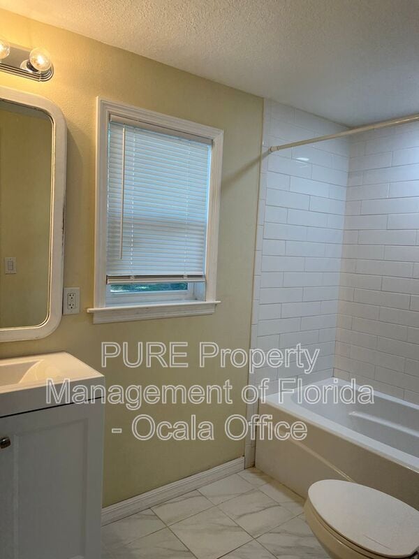 Building Photo - 5625 SE 109th Pl