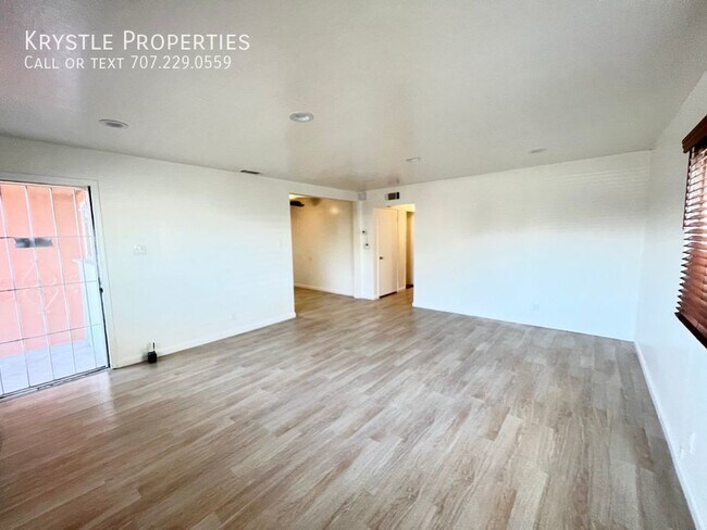 Building Photo - Beautifully updated home with solar panels...